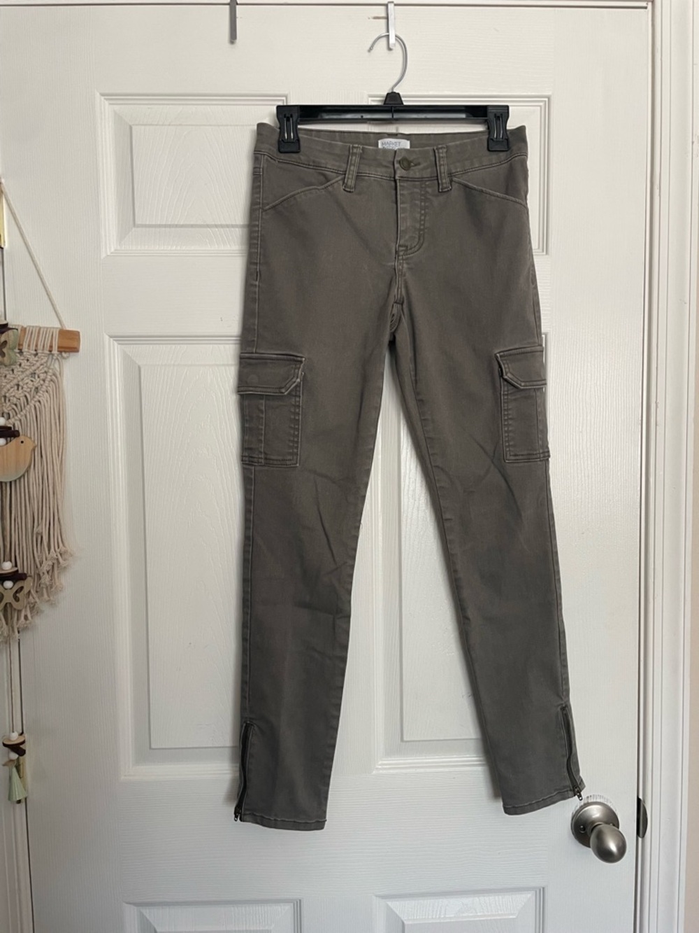 Market & Spruce Women’s size 2 Olive Cargo Skinny Pants with Ankle Zips
